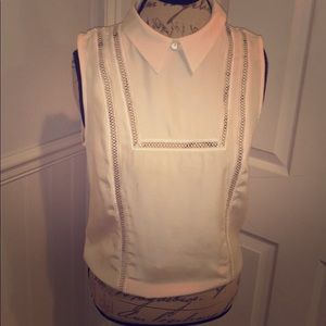 Sleeveless collared blouse